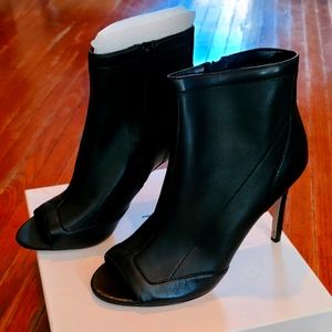 Charles David Peep toe Heel